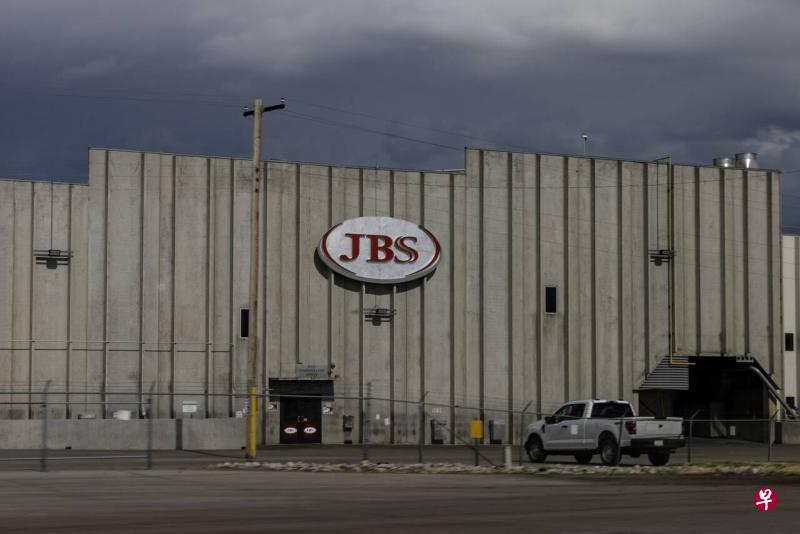 5月30日，全球最大肉类加工商JBS的美国分厂确认遭勒索软件袭击。美国联邦调查局表示，袭击JBS的黑客是REvil与Sodinokibi。（法新社） 
